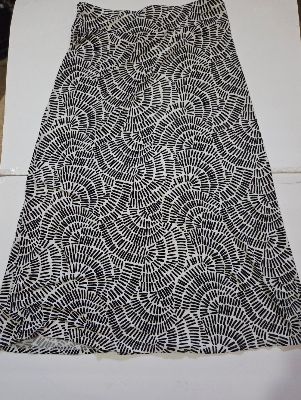 Talbots Women's Petite Size Large Maxi Skirt, Black & White Abstract Print